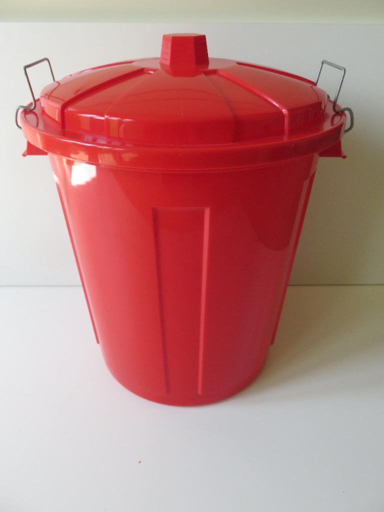 Vintage rode opbergbox luieremmer, kunststof, Kinderen en Baby's, Badjes en Verzorging, Ophalen of Verzenden, Gebruikt, Luieremmer