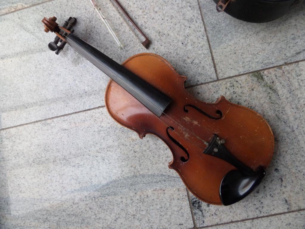oude viool in koffer met strijkstok en snaren, Muziek en Instrumenten, Strijkinstrumenten | Violen en Altviolen, Gebruikt, Overige formaten
