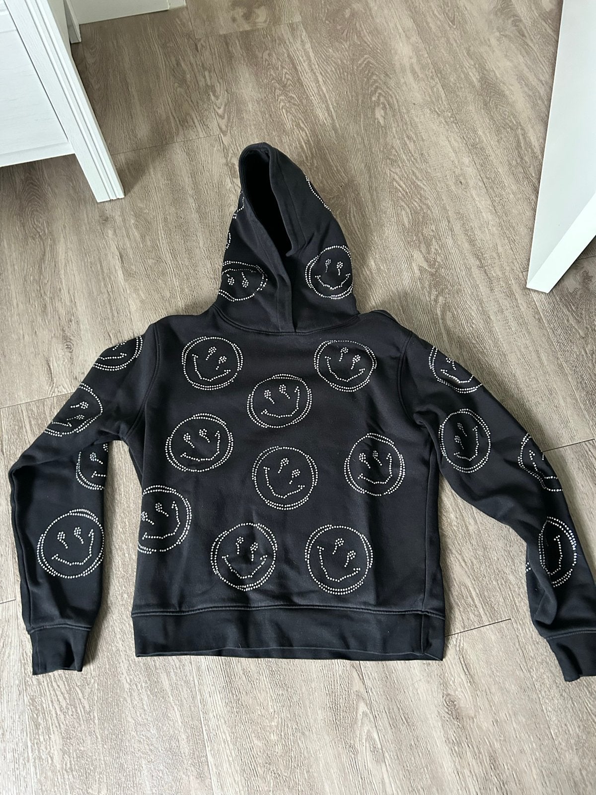 Zwarte hoodie met smiley-steentjes - Amy & Ivy, Ophalen of Verzenden, Zo goed als nieuw, Maat 34 (XS) of kleiner, Zwart