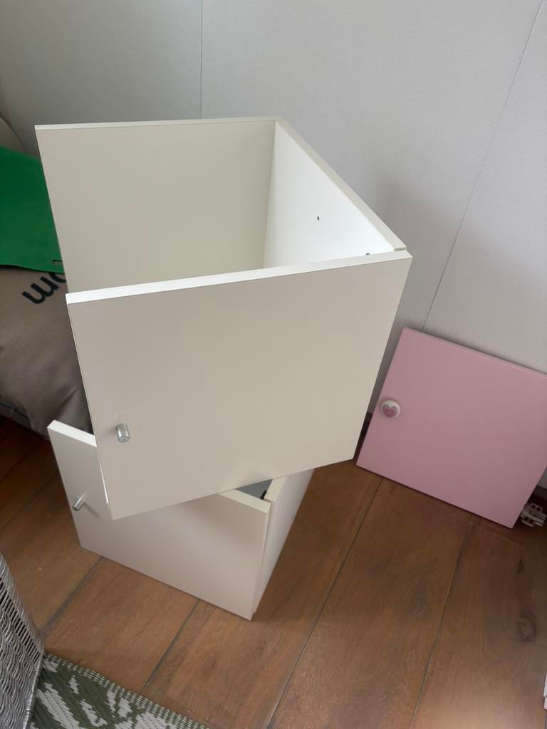 Ikea Kallax kast, inzetstuk met deurtjes, Ophalen, Zo goed als nieuw, Hout, Minder dan 5 flessen