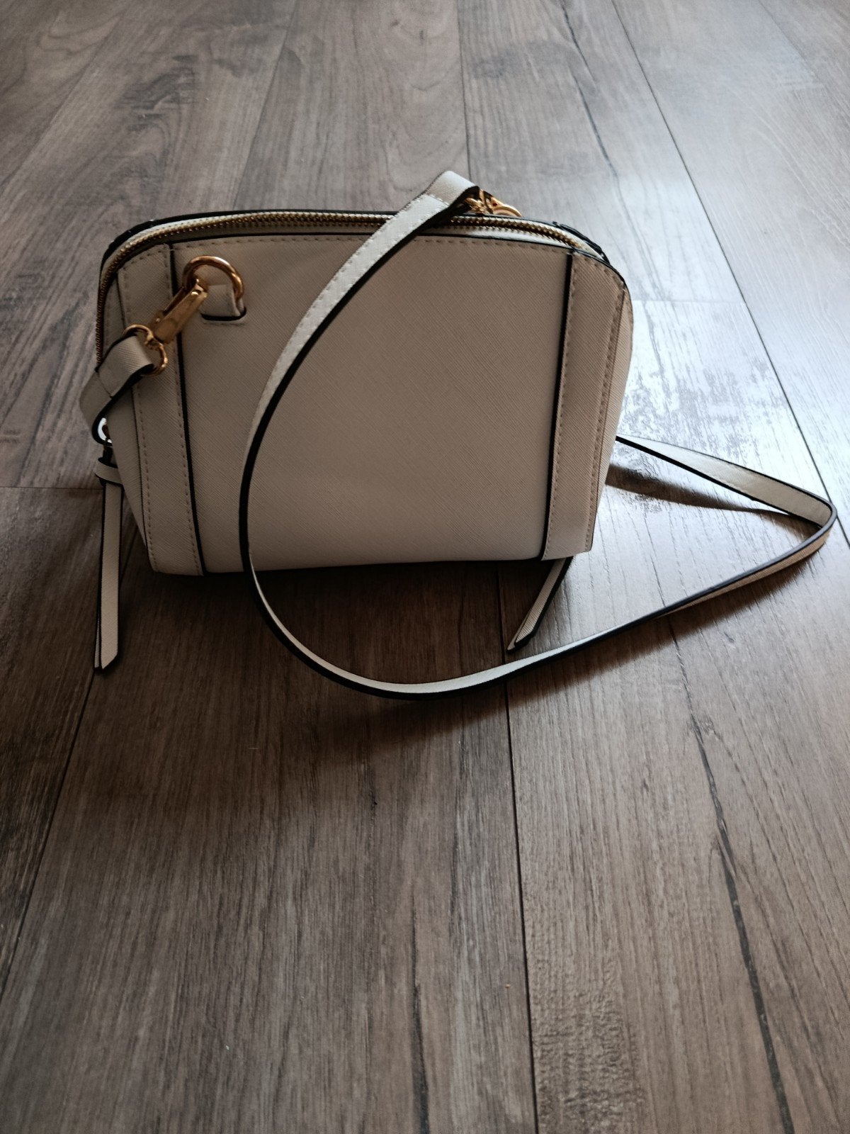Leuk wit tasje van Eleganci, goudkleurig sluitwerk, Ophalen of Verzenden, Wit, Schoudertasje