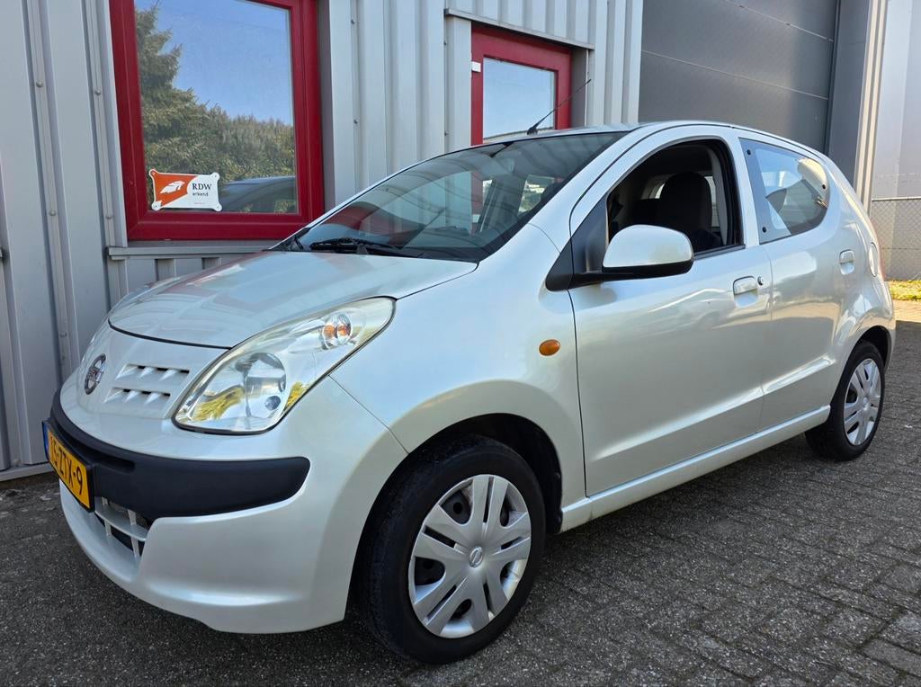 ✅ Mooie Nissan Pixo 1.0 2011 Parelmoer,  Airco, Nieuwe  APK, Voorwielaandrijving, Stof, 200 kg, Metallic lak