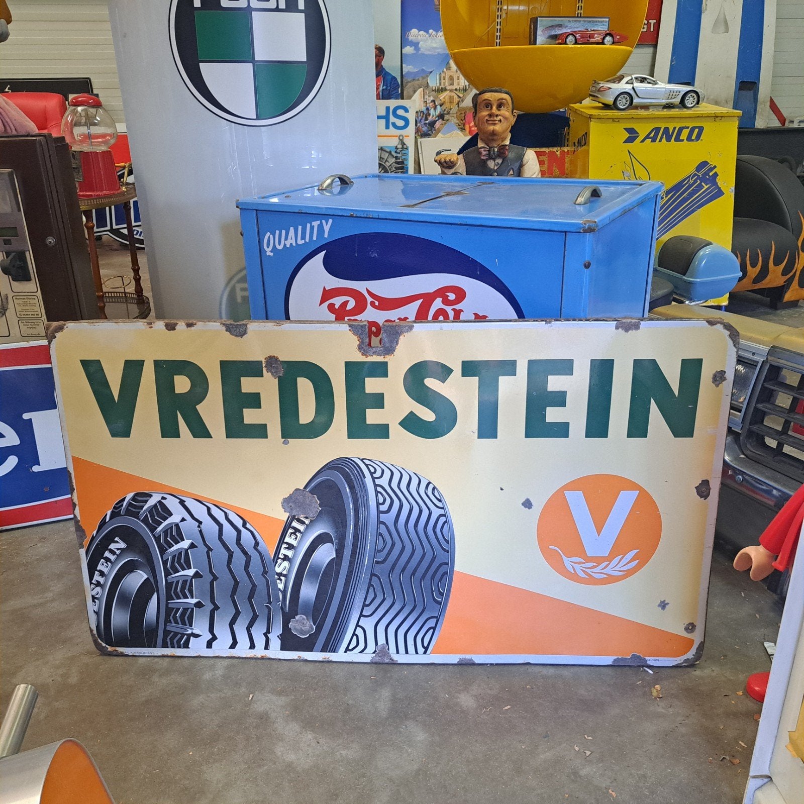 Vredestein Emaille reclamebord '51, Ophalen, Gebruikt, Reclamebord
