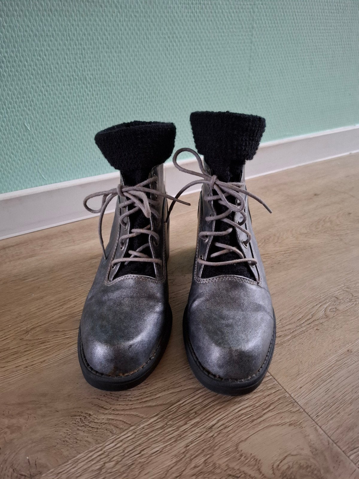 Harly dames enkel laarsje, grijs glimmend, maat 37, Kleding | Dames, Harly, Lage of Enkellaarzen, Ophalen of Verzenden, Zo goed als nieuw