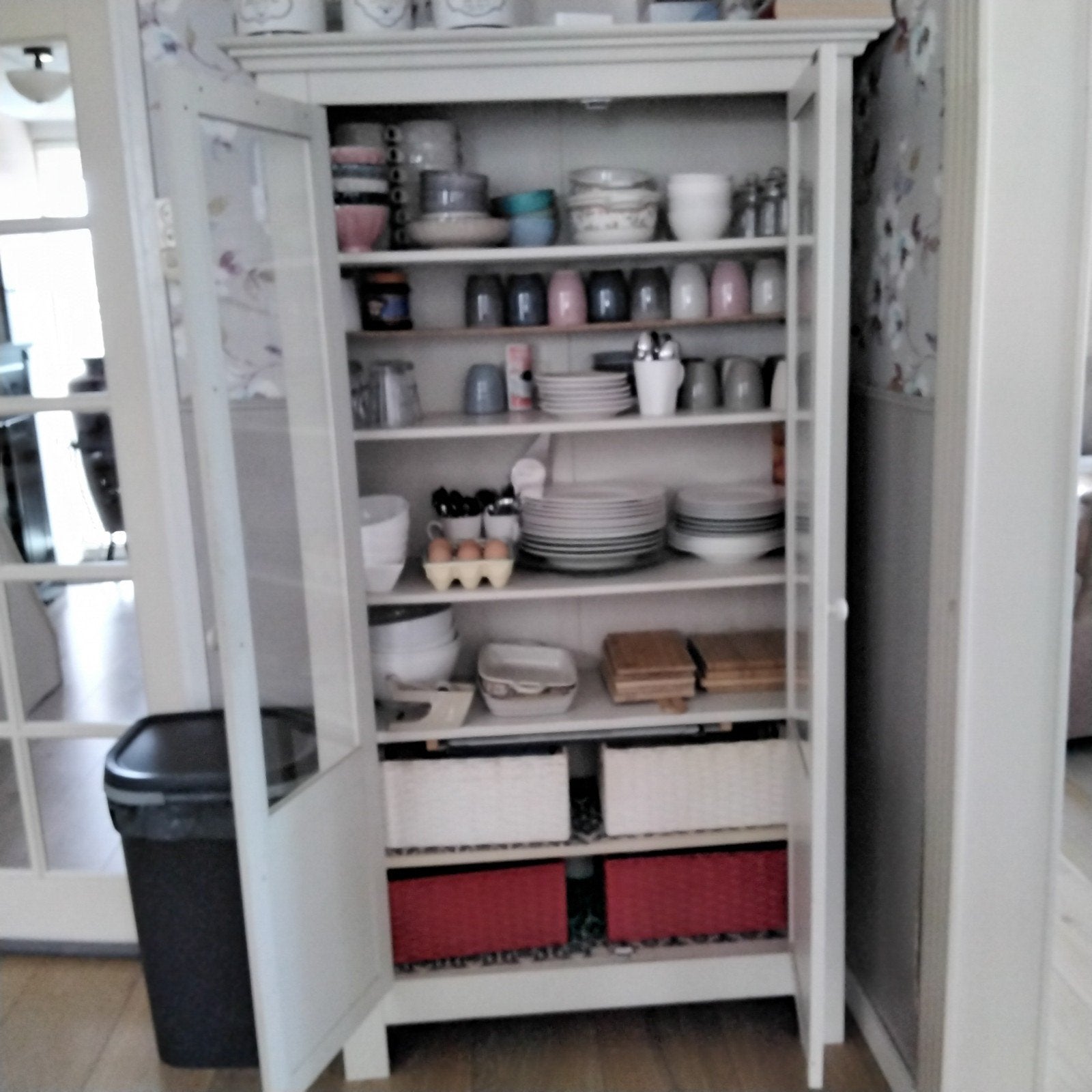 Witte servieskast met 6 planken voor kamer of keuken, Huis en Inrichting, Kasten | Buffetkasten, Zo goed als nieuw, 150 tot 200 cm