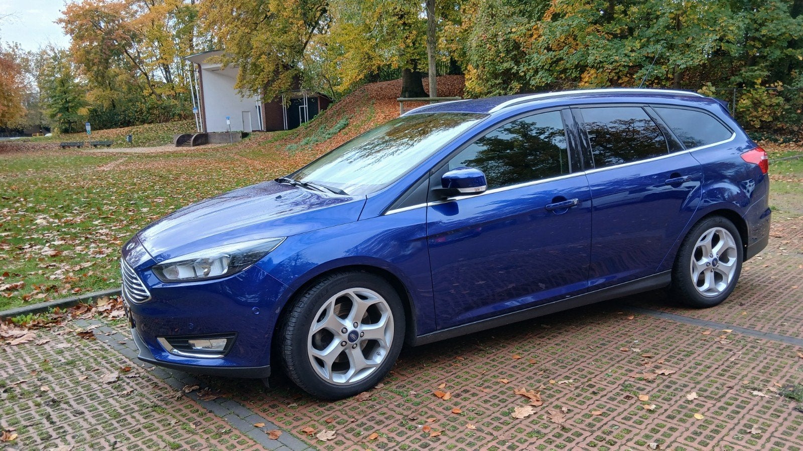 Ford Focus 2.0 Tdci Wagon 2015 Blauw Caravantrekker !, Auto's, Stof, 1800 kg, Zwart, 4 cilinders