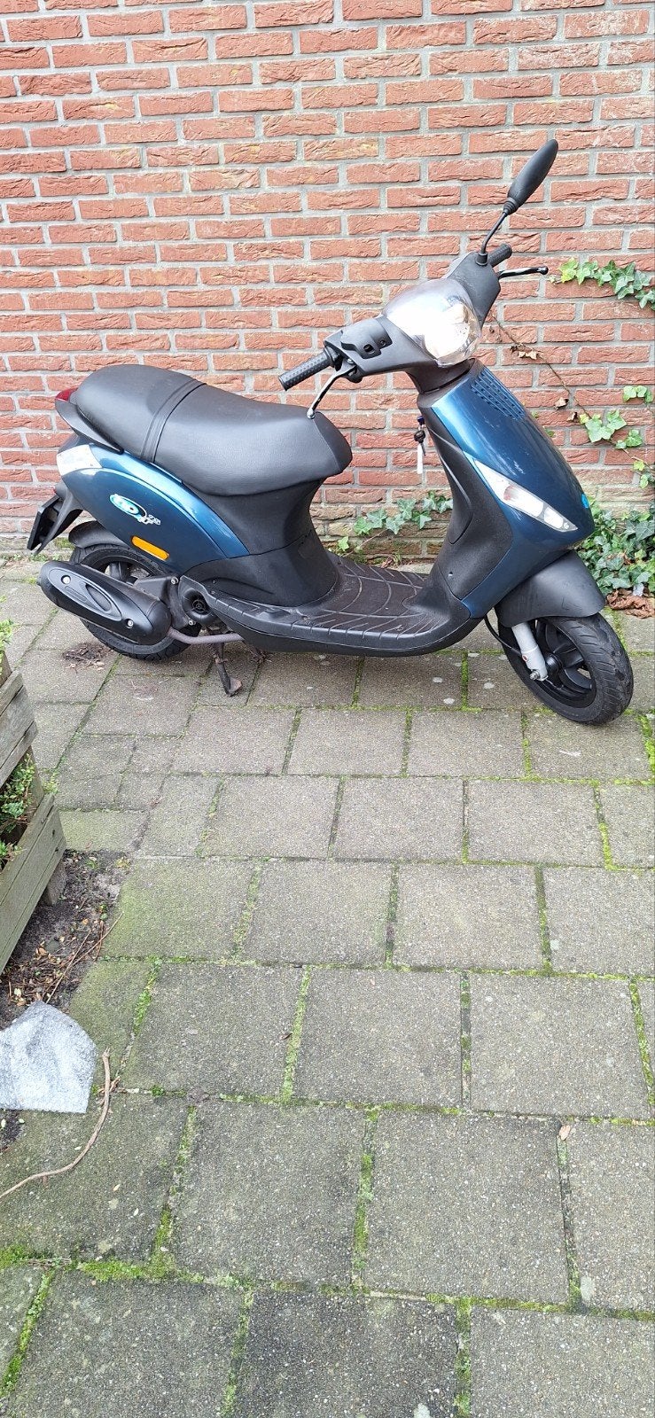 Piaggio Zip 2010 - Goed onderhouden, nieuwe onderdelen, Fietsen en Brommers, Scooters | Piaggio, Ophalen of Verzenden