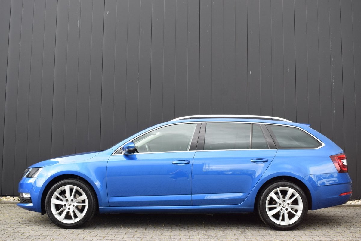 Skoda Octavia Combi 1.5 TSi Greentech Business Edition Plus, Auto's, Skoda, Voorwielaandrijving, Stof, Gebruikt, Blauw