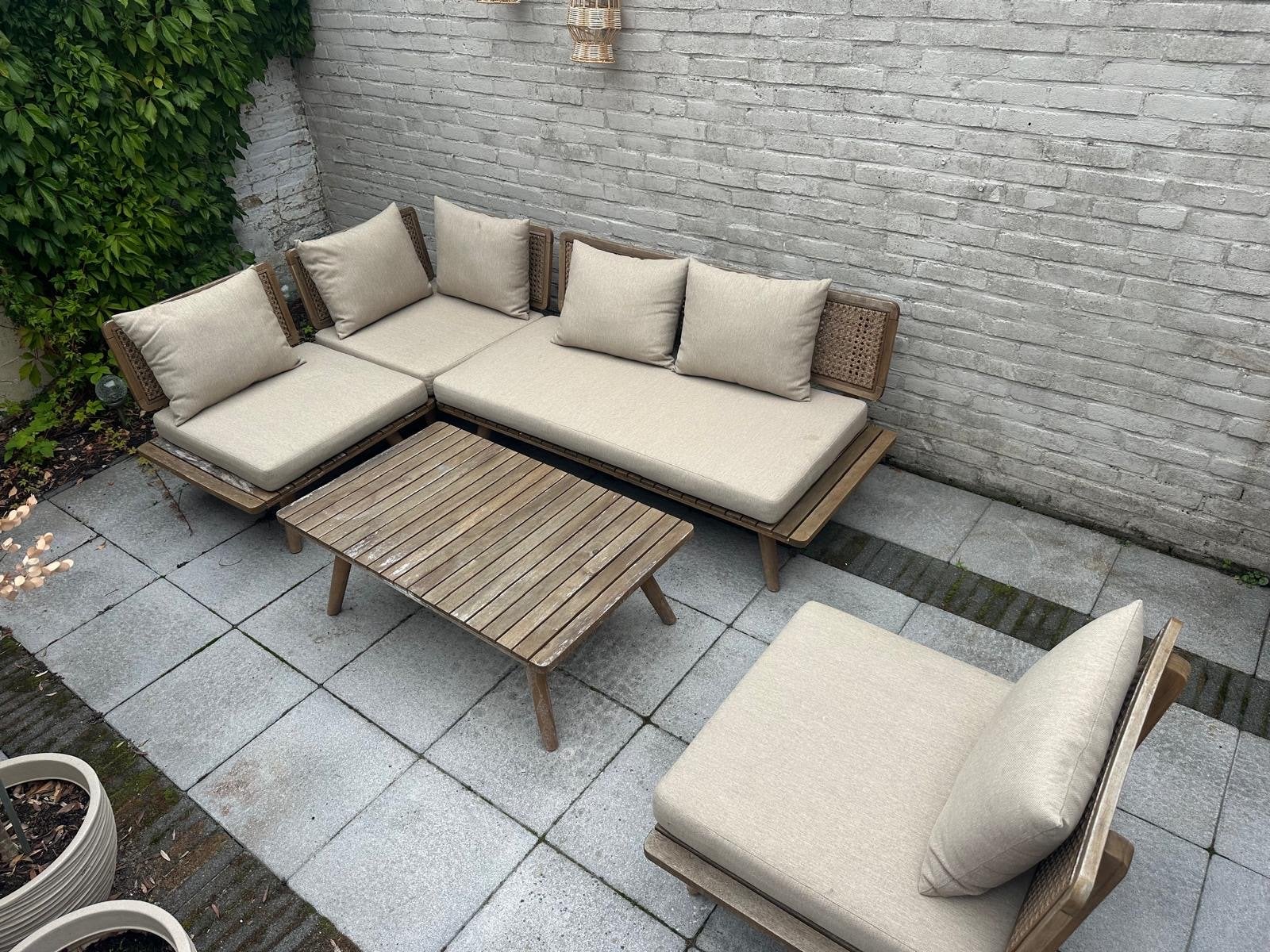 Houten loungeset met rotan details en kussens, Ophalen, 5 zitplaatsen, Gebruikt, Loungeset