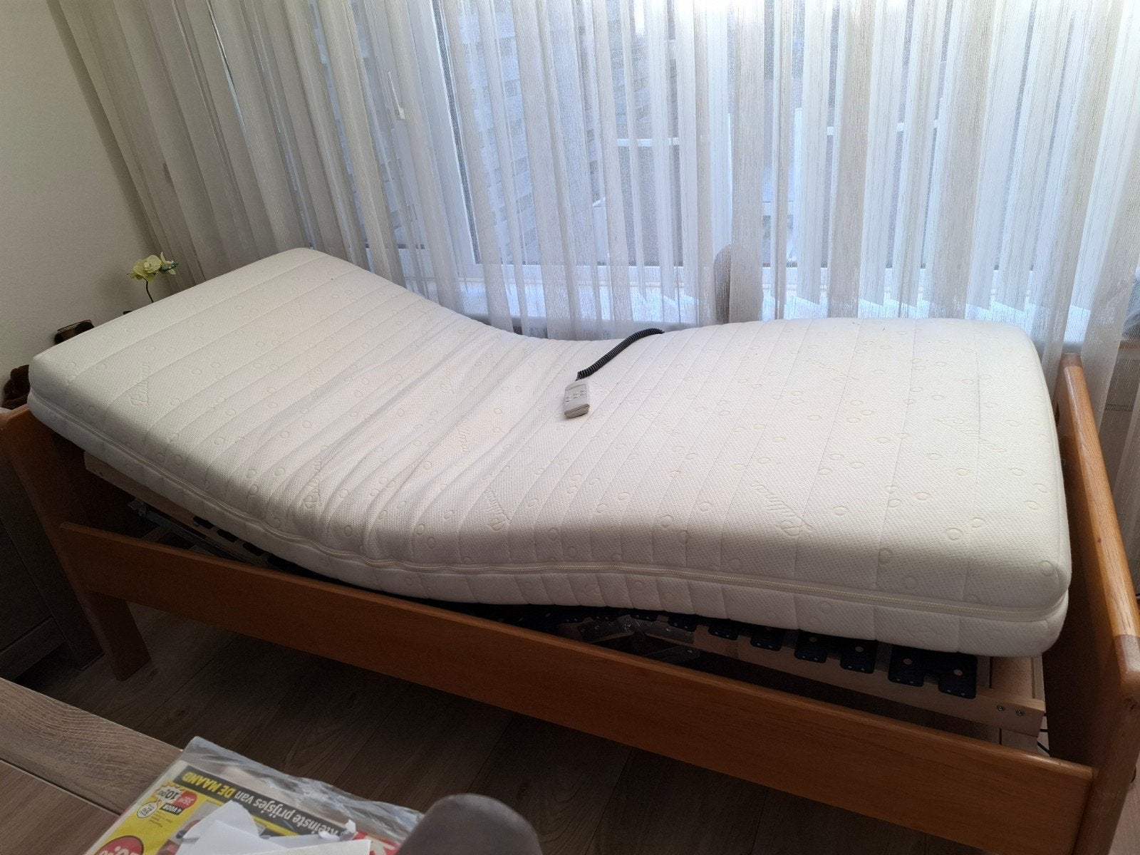 bed met verstelbare bodem en matras, Ophalen, 90 cm, Eenpersoons, 200 cm