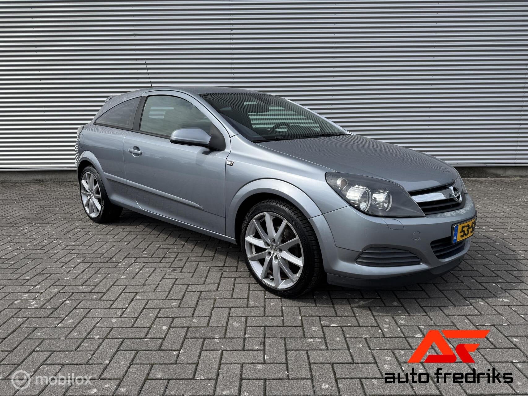 Opel Astra GTC 1.6 Executive | Airco | Trekhaak |, Voorwielaandrijving, 15 km/l, 4 cilinders, Automatische klimaatregeling