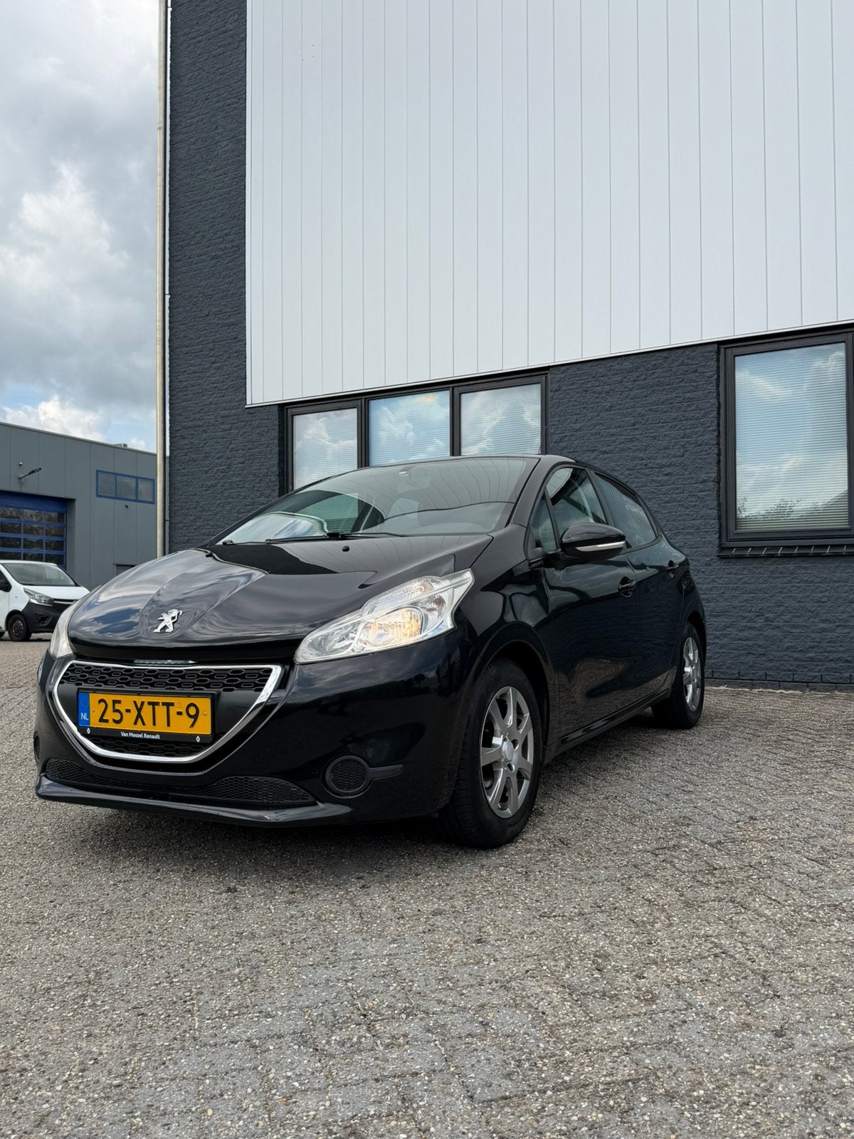 Peugeot 208 1.2 VTi 82PK 5D (102g) 2012 Zwart, Auto's, Voorwielaandrijving, 31 €/maand, 1199 cc, Zwart