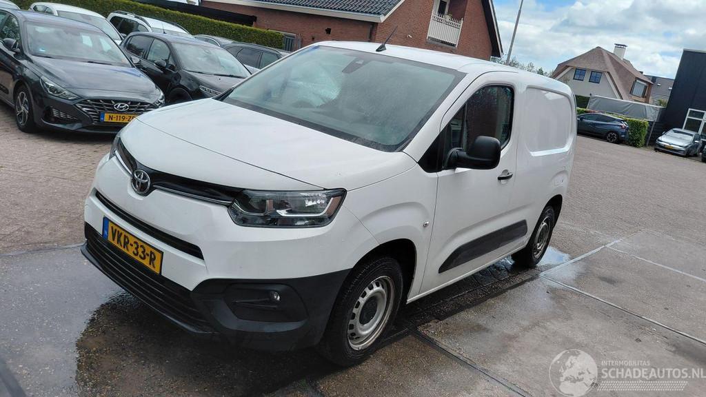 Toyota ProAce 1.5 d4d 99pk 3 zitter navi (bj 2020), Auto diversen, Schadeauto's, Overige carrosserieën, Toyota, Handgeschakeld