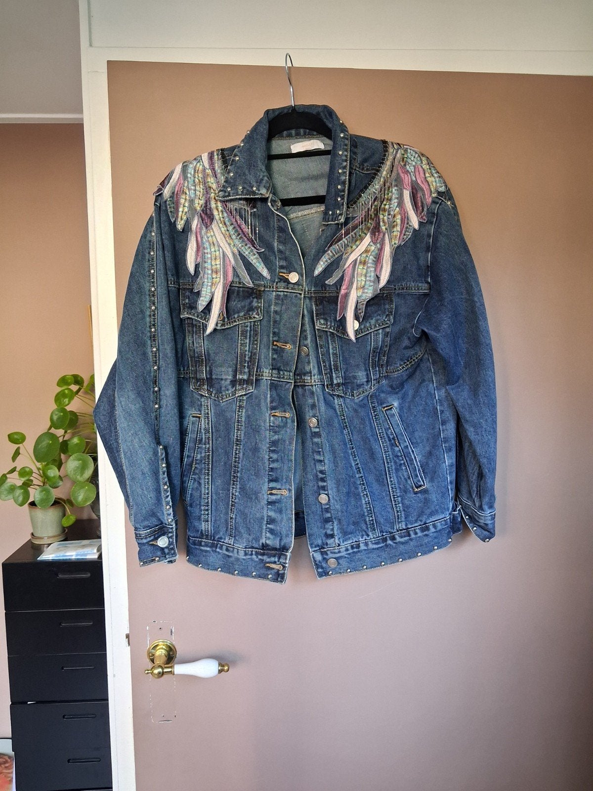 Uniek spijkerjasje met vleugeldetails en studs, Kleding | Dames, Blauw, Maat 42/44 (L), Ophalen of Verzenden, Onbekend