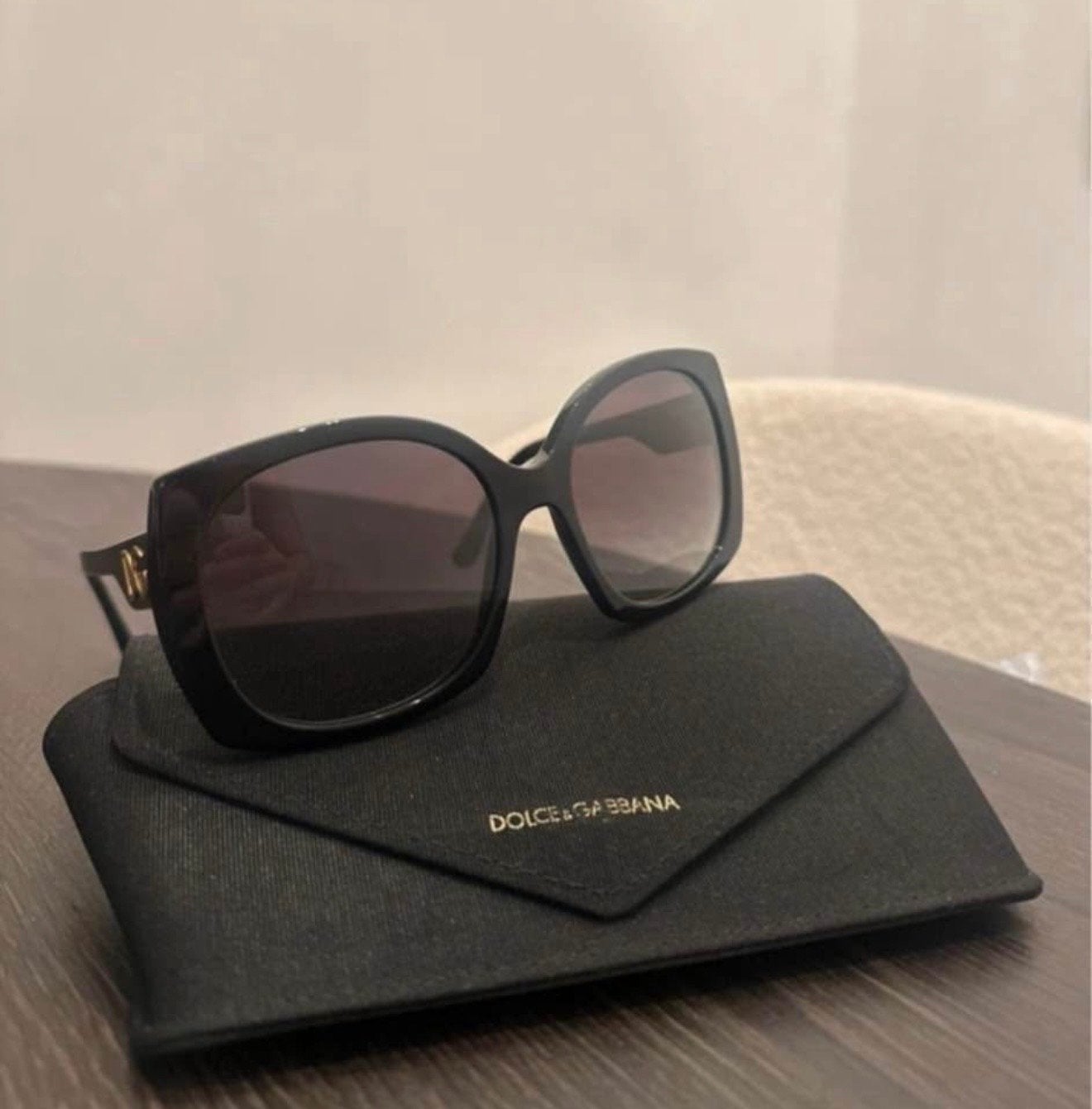 Dolce & Gabbana Zonnebril met DG logo, Ophalen, Zonnebril, Zwart, Nieuw