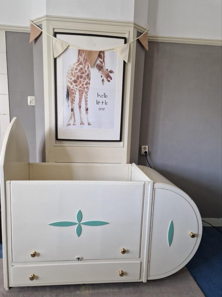 Antiek Baby Ledikantje met Kastje en Commode Functie, Ophalen of Verzenden, Gebruikt, Ledikant