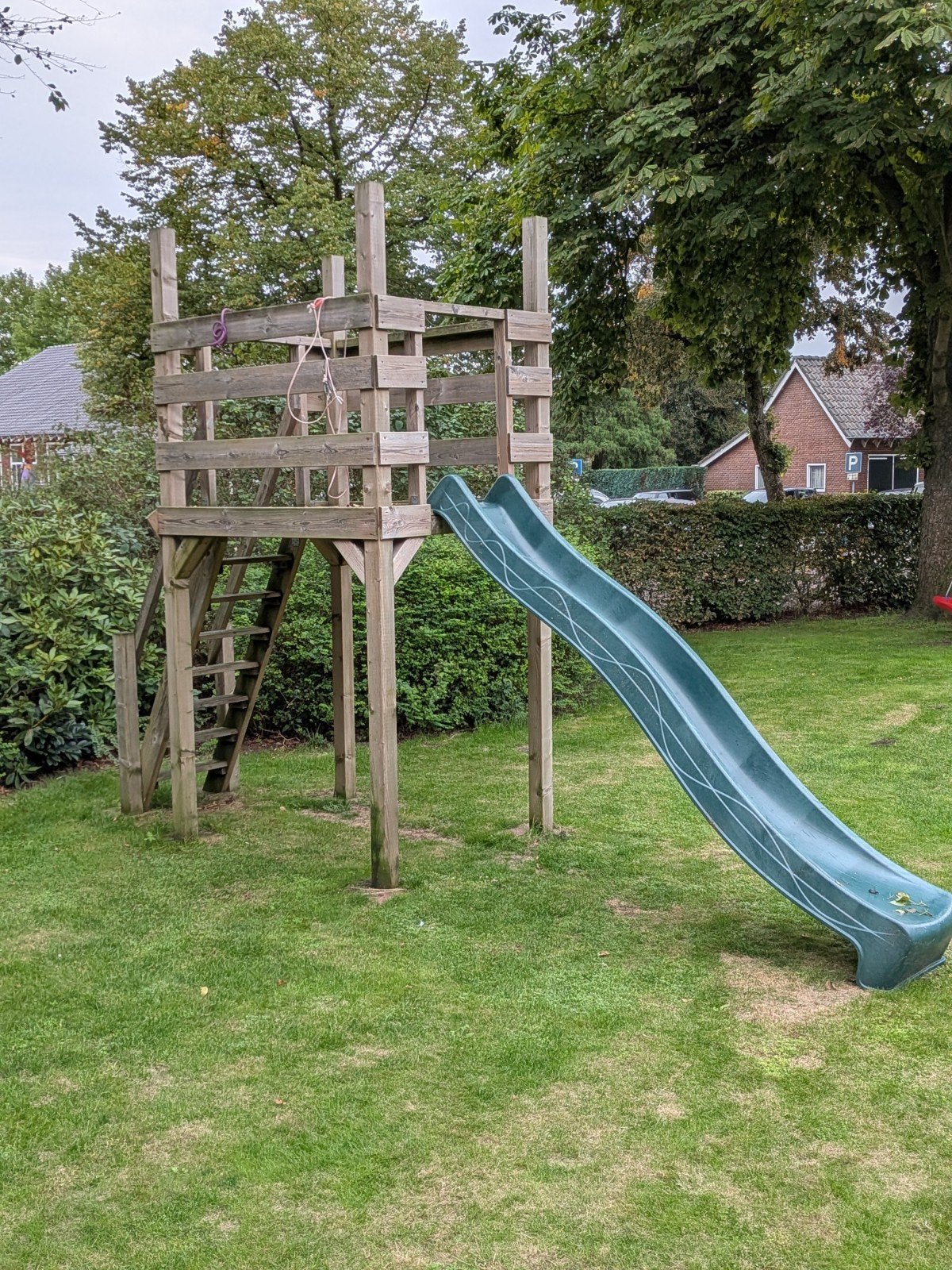 Houten speeltoestel met glijbaan, Ophalen, Gebruikt, Glijbaan