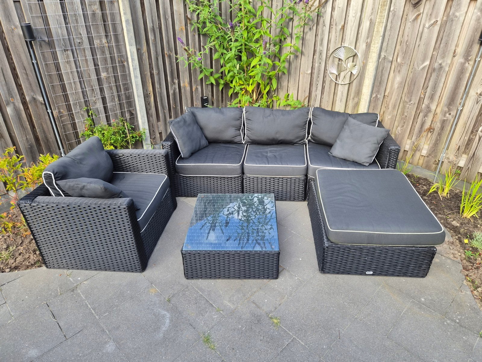 Complete Wicker Loungeset met Afneembare Hoezen en Glasplaat, Ophalen, 5 zitplaatsen, Zo goed als nieuw, Loungeset
