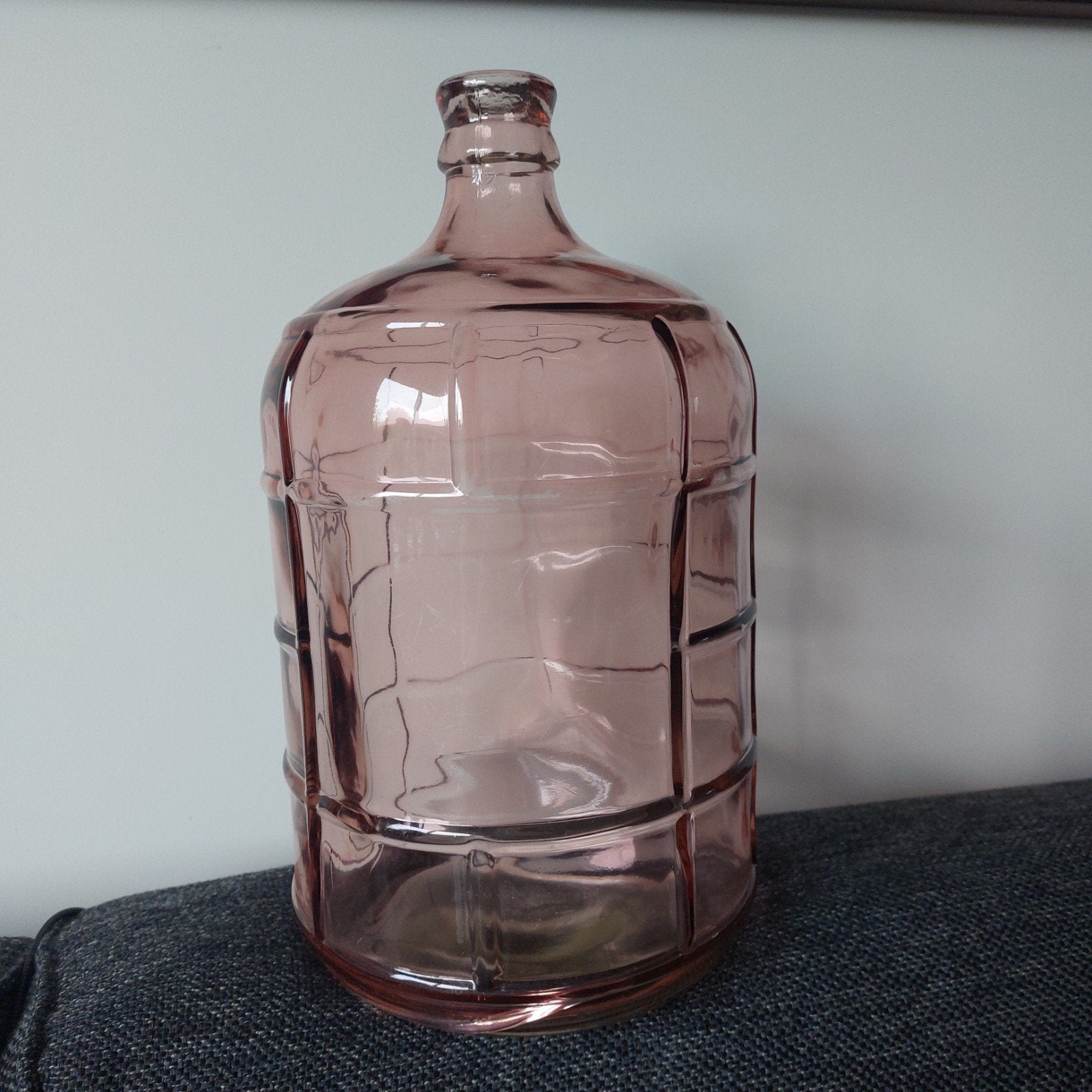 Grote roze glazen fles / vaas met ruitpatroon, Ophalen of Verzenden