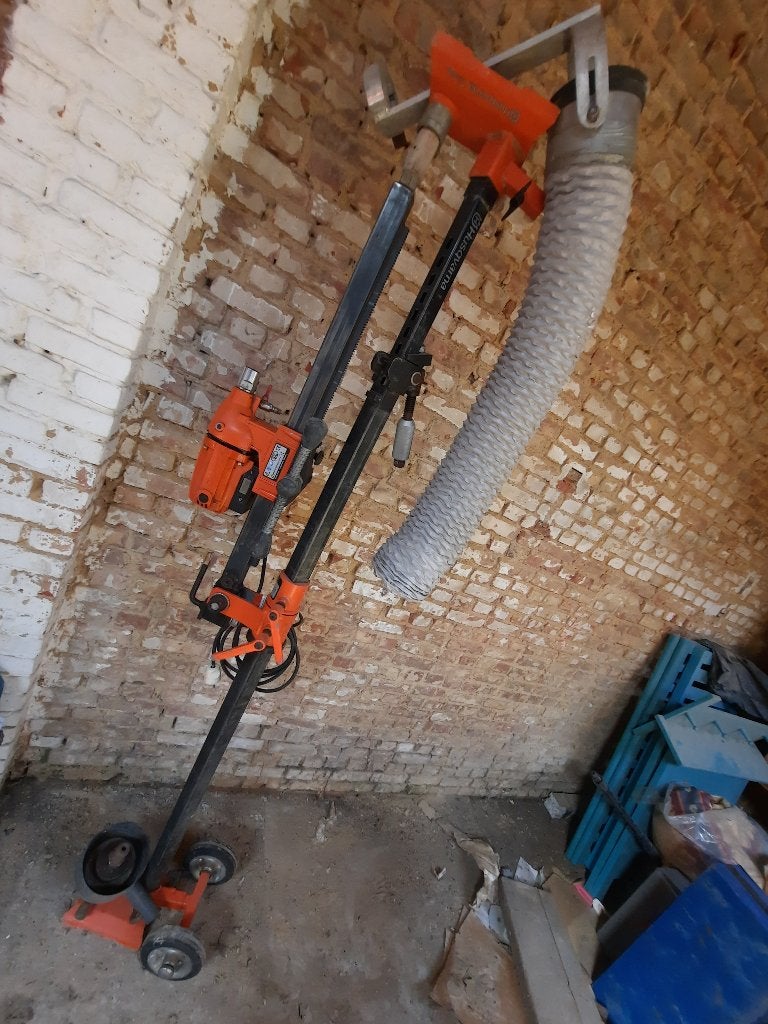 Husqavarna diamantboormachine met statief  dms 160 gypo, Ophalen, 600 watt of meer, Zo goed als nieuw, Variabele snelheid