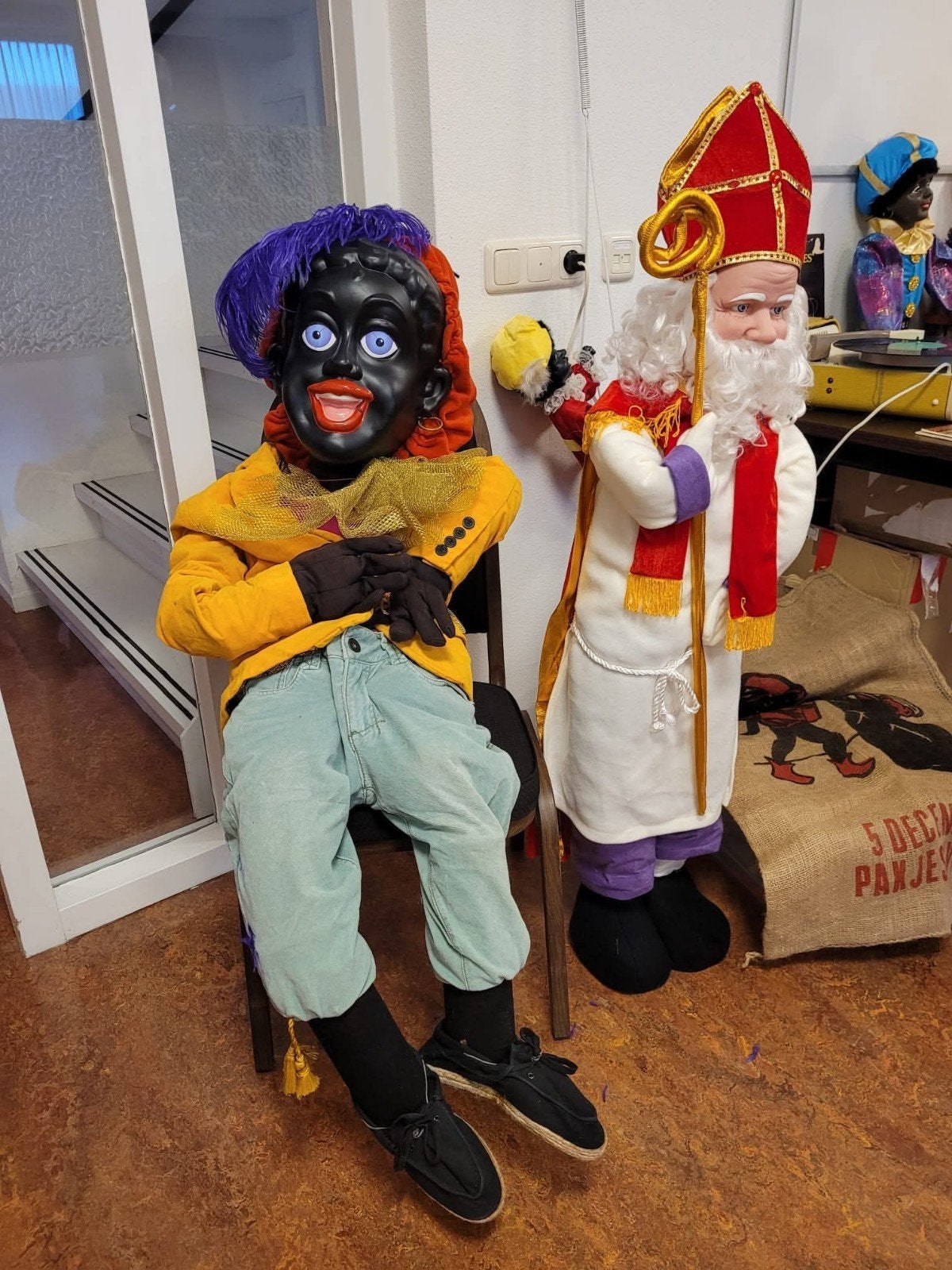 Zwarte Piet v&d en Si tefklaas, Diversen, Ophalen