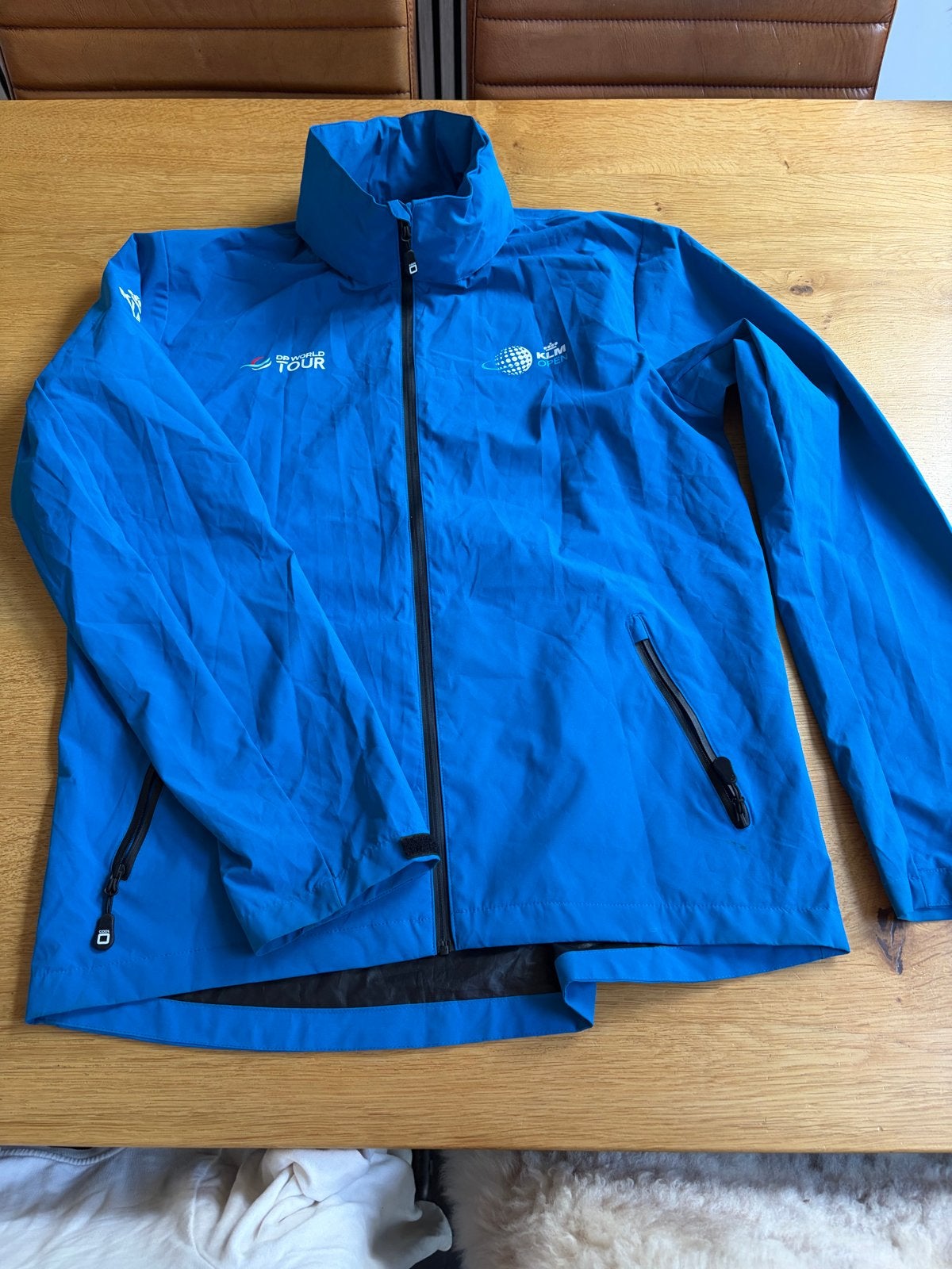 CODE-ZERO KLM Open DP World Tour Jas Maat L, Kleding | Heren, Ophalen of Verzenden, Zo goed als nieuw, Maat 52/54 (L), Blauw
