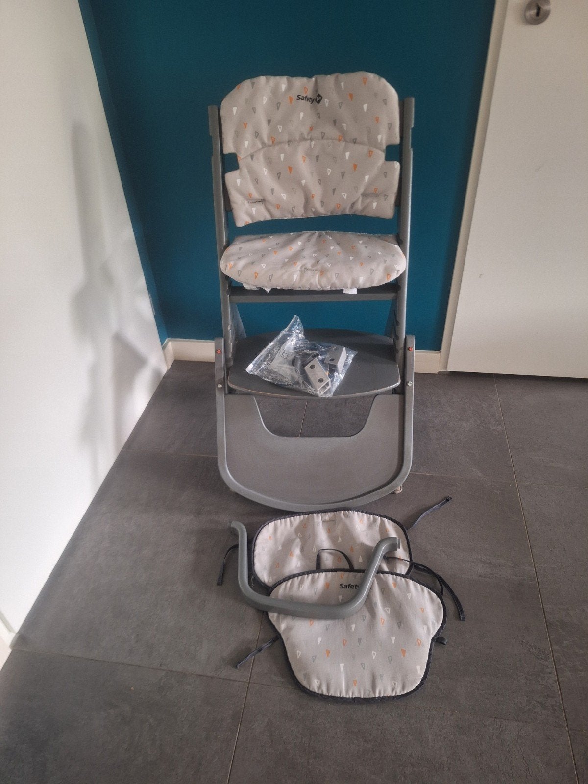 Safety 1st Timba meegroeistoel met kussens en eetblad, Ophalen, Gebruikt, Meegroeistoel, Afneembaar eetblad