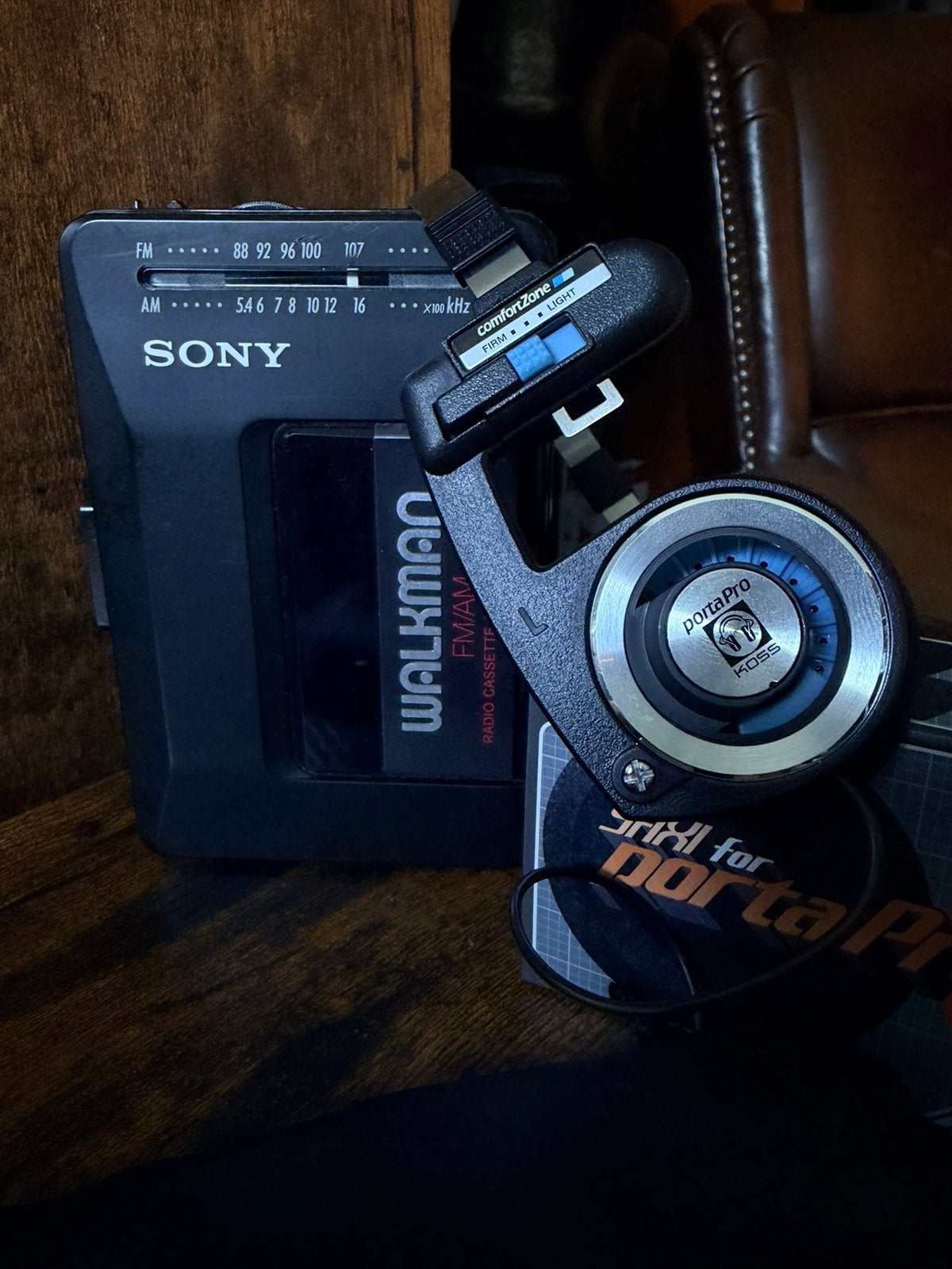 Sony Walkman WM-F2015 + Koss Porta Pro + Extra Earpads, Ophalen of Verzenden, Walkman