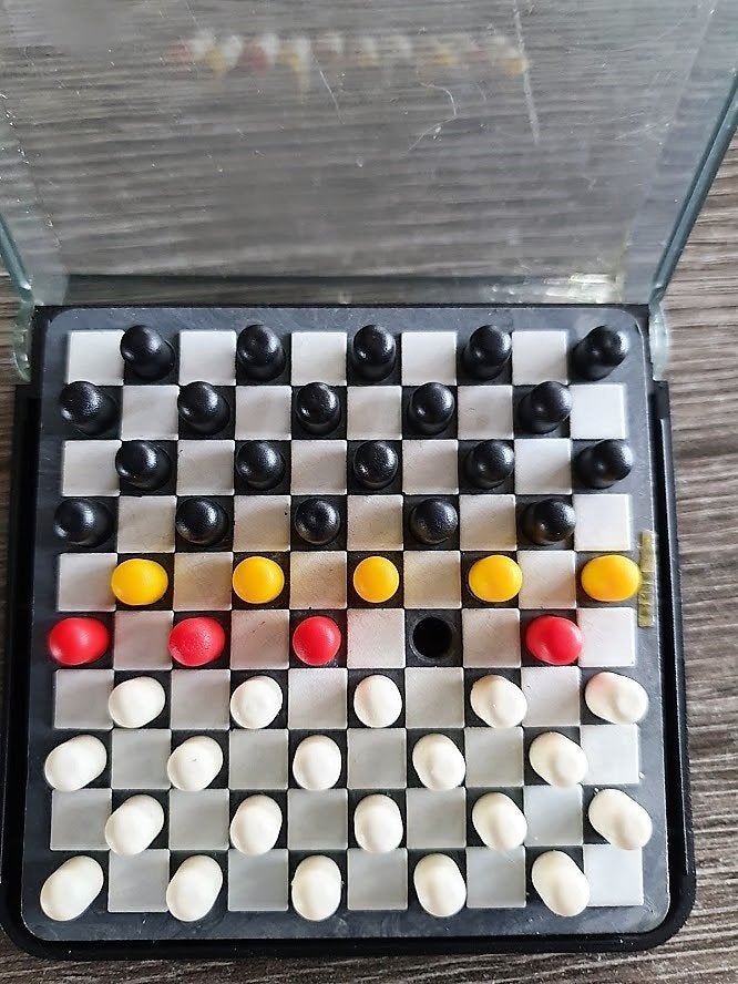 Dambord met 20 witte, 20 zwarte, 5 gele en 4 rode dammen, Jumbo, Gebruikt, Een of twee spelers, Ophalen of Verzenden
