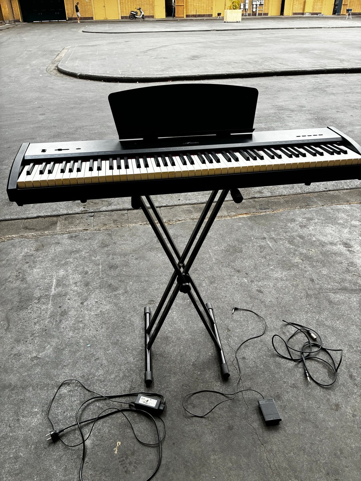 Amadeus Stage 1 elektrische piano met gewogen toetsen, Muziek en Instrumenten, Piano's, Ophalen, Gebruikt, Zwart, Digitaal