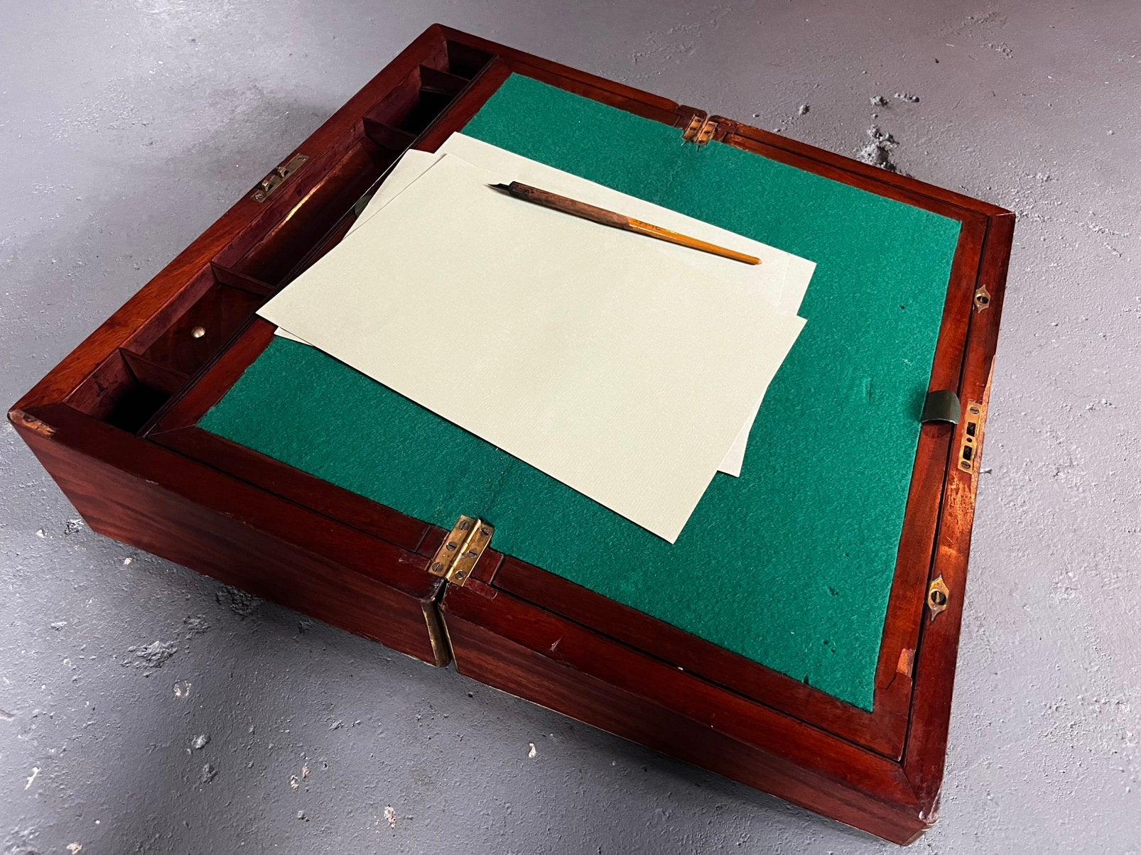oude antiek Engelse mahonie messing schrijfkist writing desk, Antiek en Kunst, Ophalen