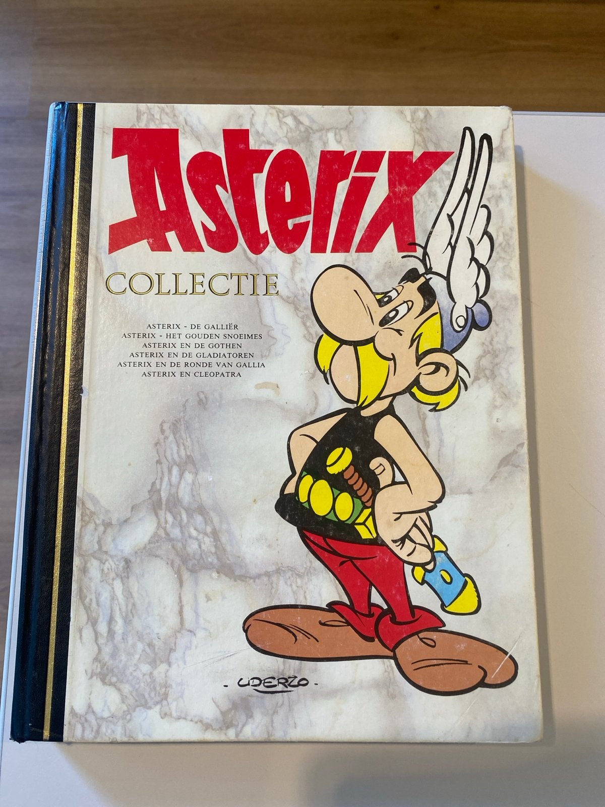 Asterix Collectie - 6 stripboeken in één band, Boeken, Meerdere stripboeken, Ophalen of Verzenden, Gelezen