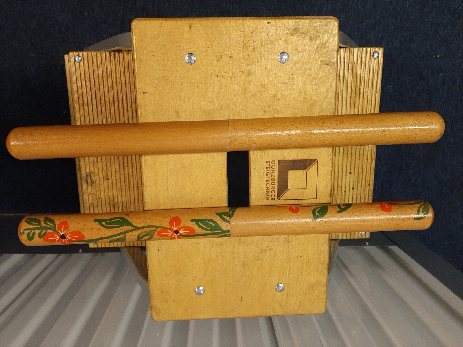 Breinaalden set met houten opbergkoker en decoratie., Ophalen, Gebruikt, Breien