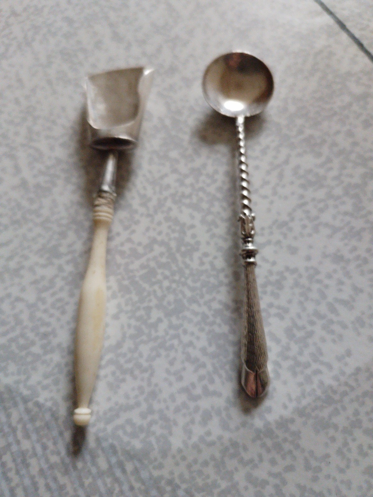 2 Art Deco kleine lepeltjes zilver met zwaardje erop, Ophalen of Verzenden, Zilver