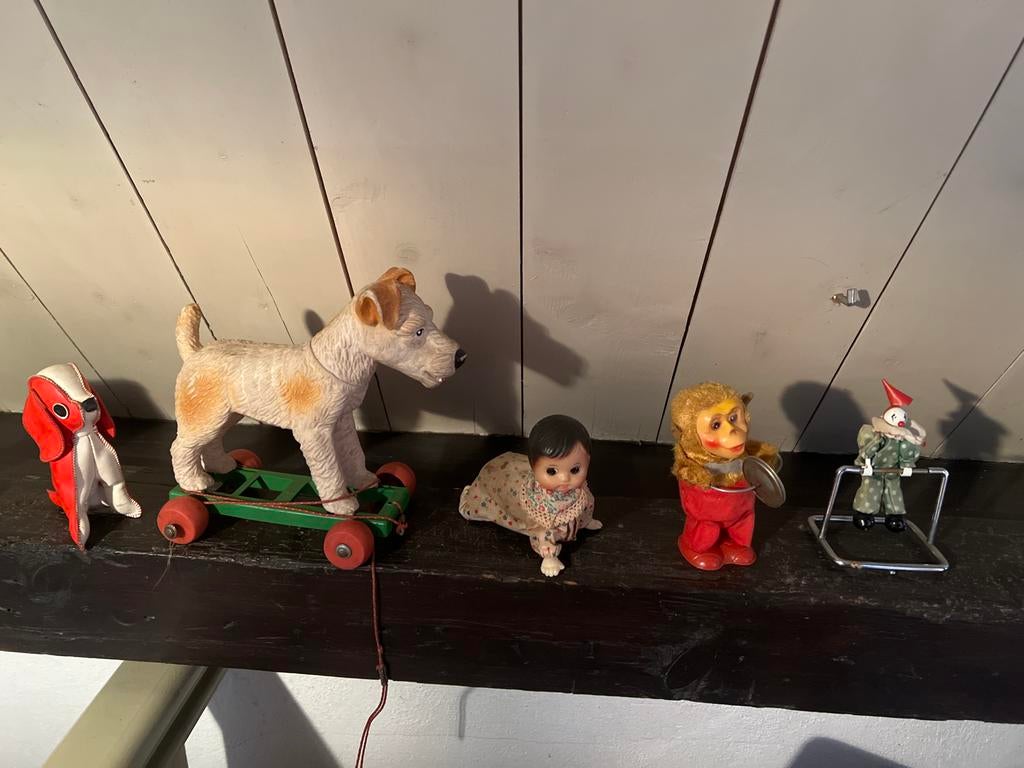 Antiek speelgoed: hond op wielen, pop, aap, clown, gieter, Antiek en Kunst, Ophalen of Verzenden