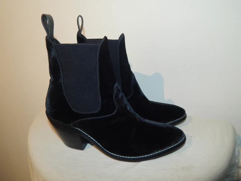 Lola Cruz velvet laarzen zwart elastische zijkant Als Nieuw