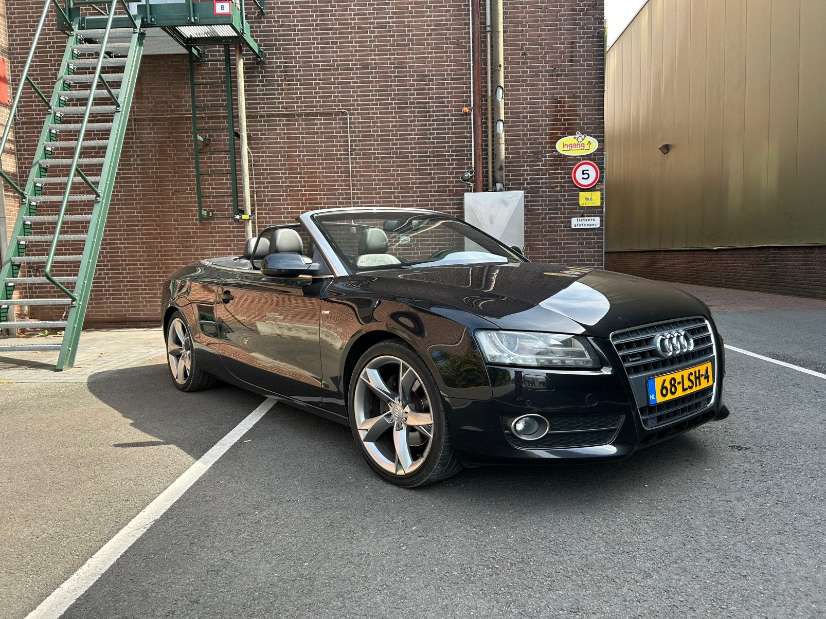 Audi A5 Cabriolet 2.0 TFSI Quattro S-line Automaat, Bi-Xenon koplampen, Zwart, 4 cilinders, 4 stoelen
