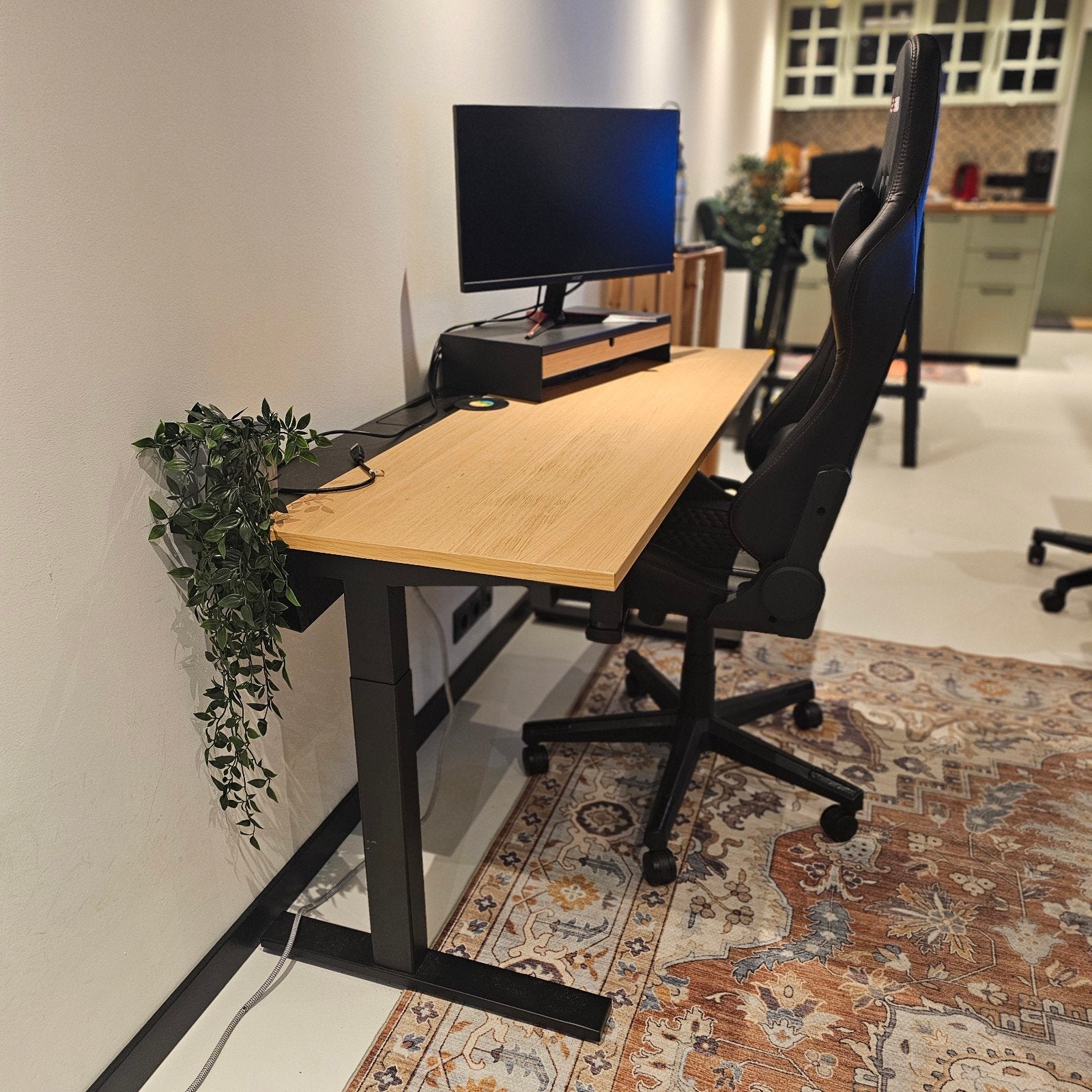 IKEA Mittzon Bureau - 140 x 60 (niet elektrisch), Gebruikt, Hout, Bruin, Ophalen of Verzenden