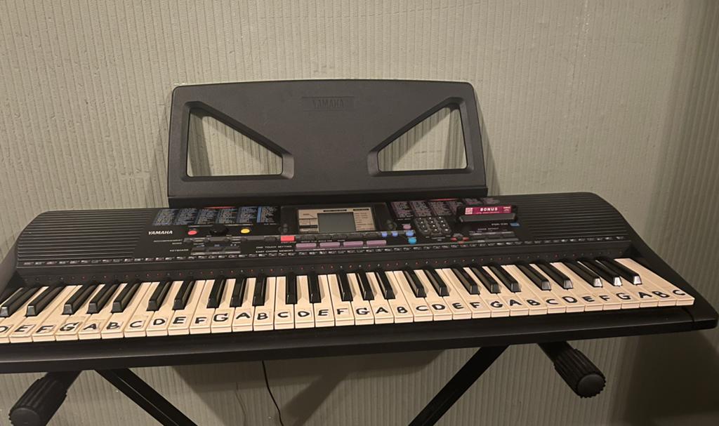 Yamaha PSR-190 Keyboard met standaard, Ophalen, Yamaha, Met standaard, 61 toetsen