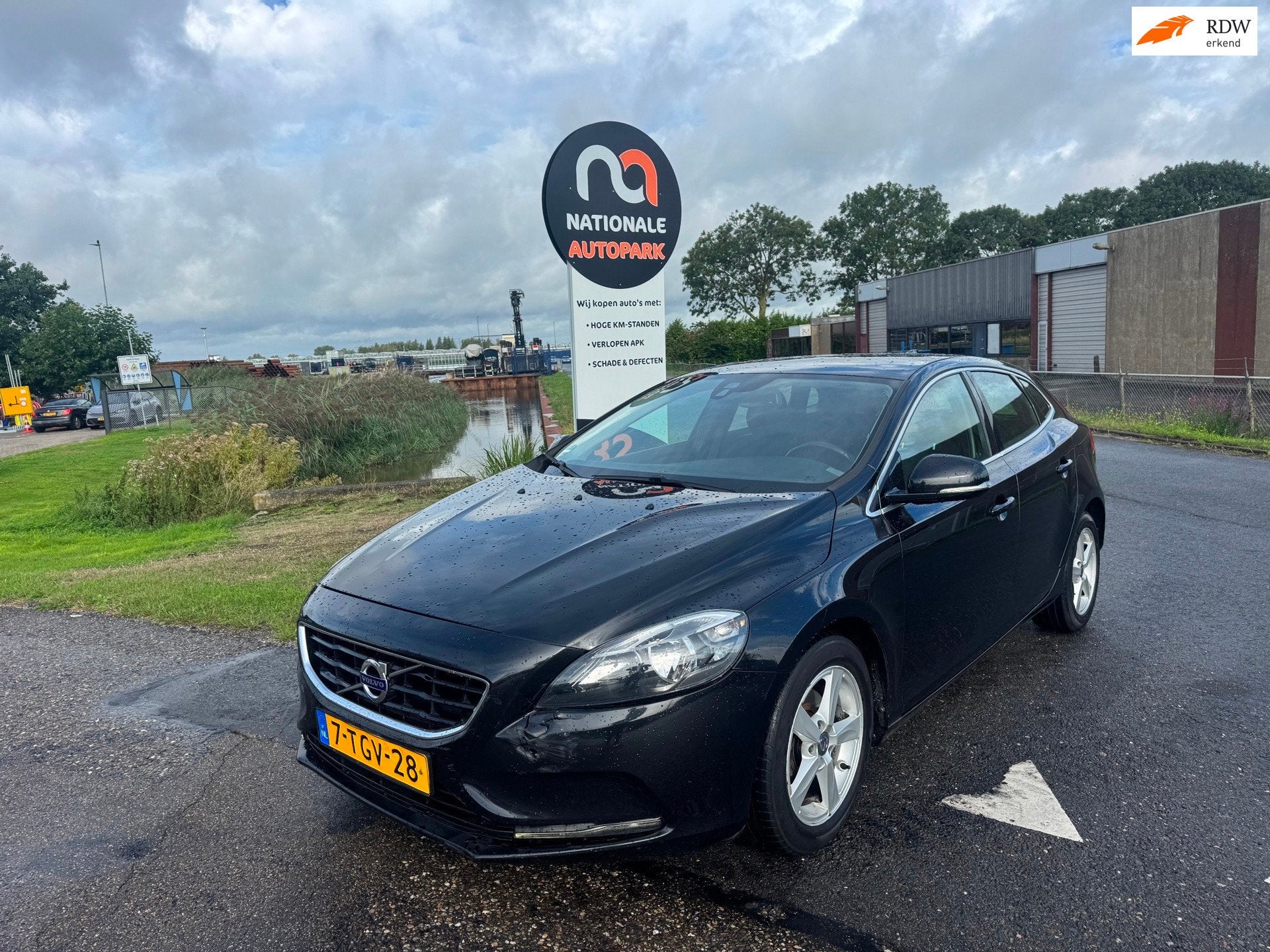 Volvo V40 | 2013 | 1.6 D2 Summum | Export en Handel, Voorwielaandrijving, Euro 5, 4 cilinders, Zwart