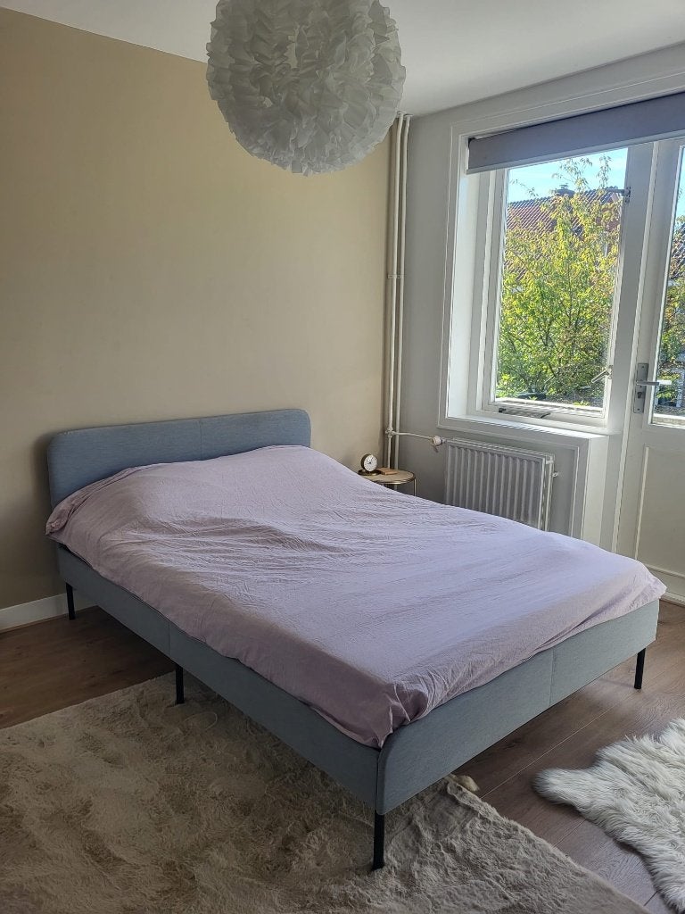 Gestoffeerd bed grijs Slattum Ikea140x200 zo goed als nieuw, Ophalen, Tweepersoons, 140 cm, Zo goed als nieuw