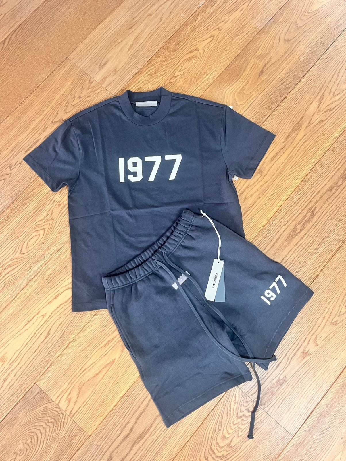 Essentials 1977 set, Kleding | Heren, Heren-kledingpakketten, Nieuw, Overige maten, Ophalen of Verzenden