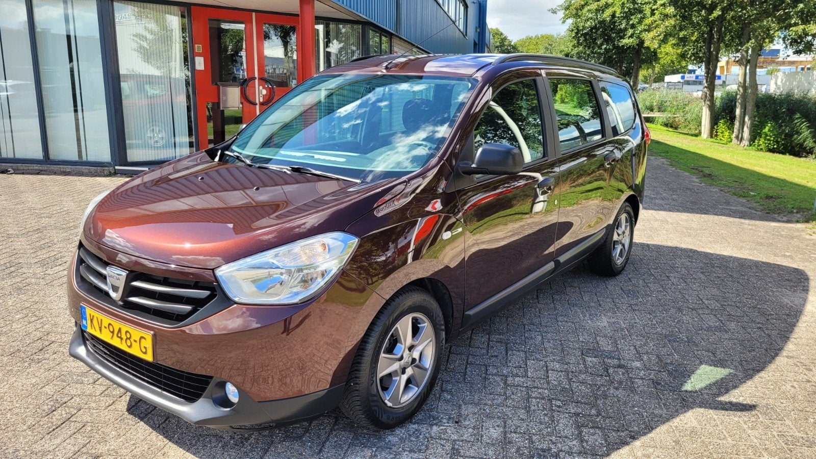 Dacia Lodgy 1.2 Tce 115PK S&S 5p 2016 dealer onderhouden!