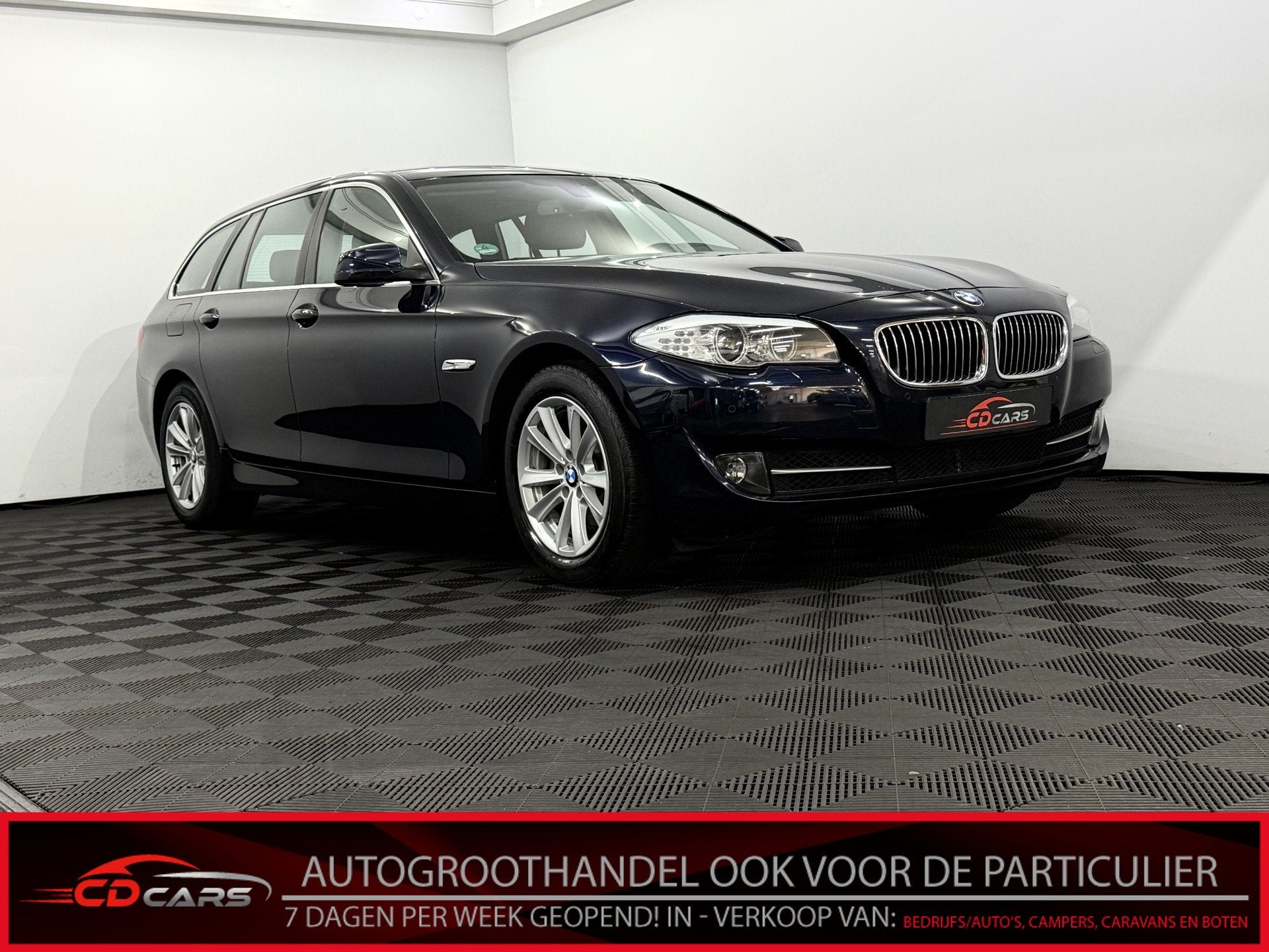 BMW 5 Serie Touring 520i High Executive Leder, Camera, Navi,, Auto's, Automaat, Euro 5, Gebruikt, 4 cilinders