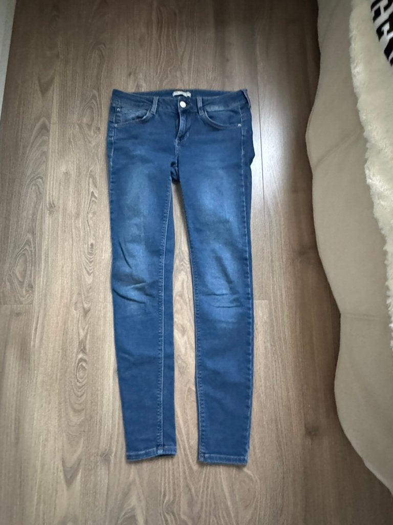 Pull bear Skinny Jeans, Ophalen of Verzenden, Zo goed als nieuw, Blauw, W27 (confectie 34) of kleiner