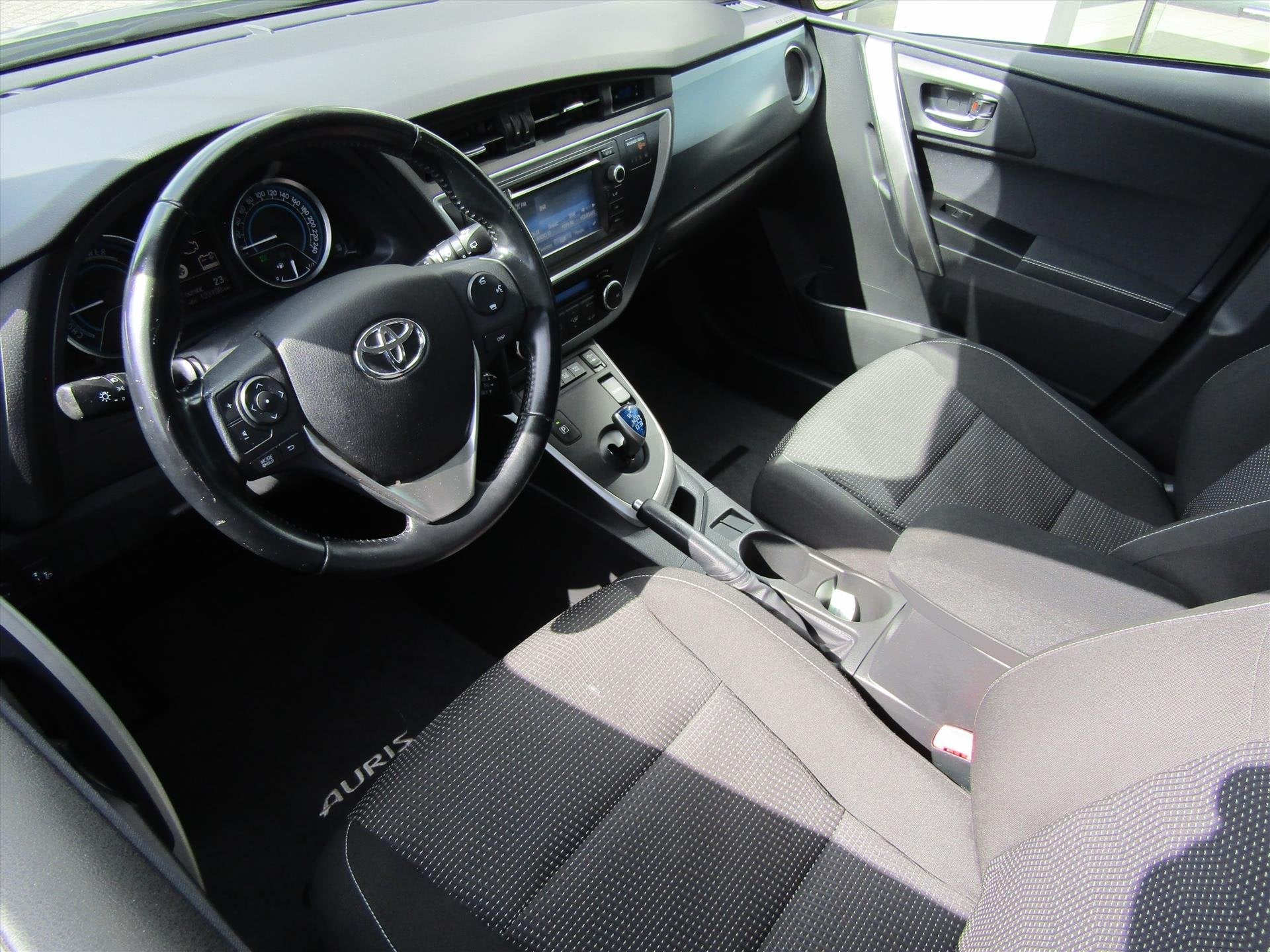 Toyota Auris 1.8 Hybrid 136pk Aut Executive, Auto's, Automaat, Stof, Gebruikt, Zwart