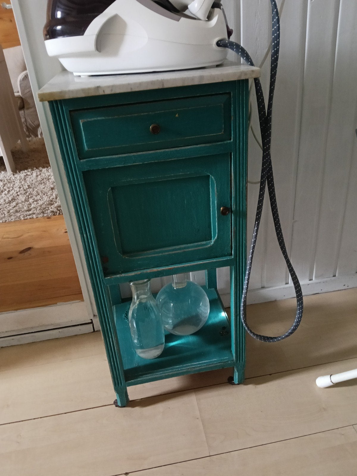 Oud nachtkastje met marmeren blad - groen, Ophalen of Verzenden
