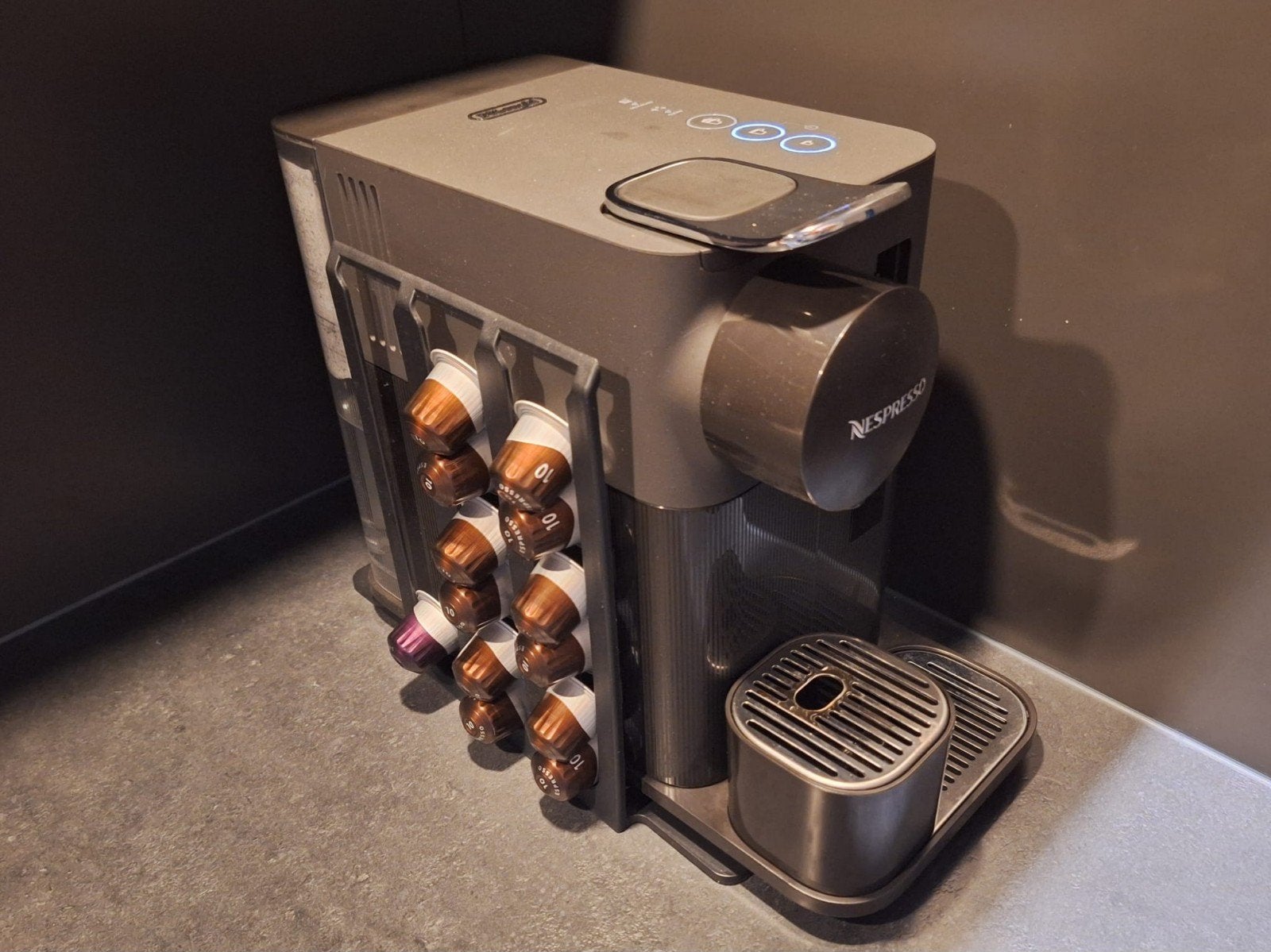 DELONGHI Nespresso Lattissima One - Capsules koffiezetappar., Ophalen of Verzenden, 1 kopje, Koffiepads en cups, Afneembaar waterreservoir