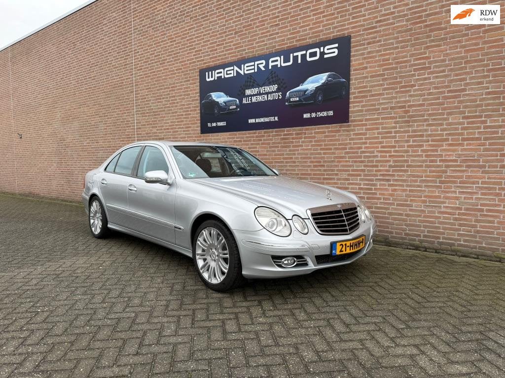 Mercedes-Benz E-klasse 500 V8 Elegance Pano Stoel verwarming, Auto's, Automaat, Achterwielaandrijving, Gebruikt, Leder