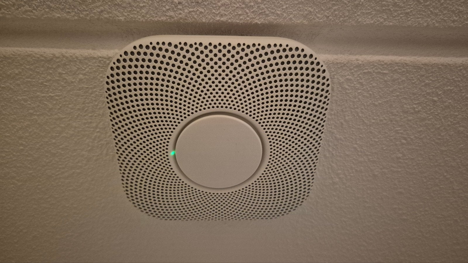 1x Google Nest Protect Rookmelder 230v 9-4-2030, Detector, Sensor of Melder, Ophalen of Verzenden, Zo goed als nieuw, Rook